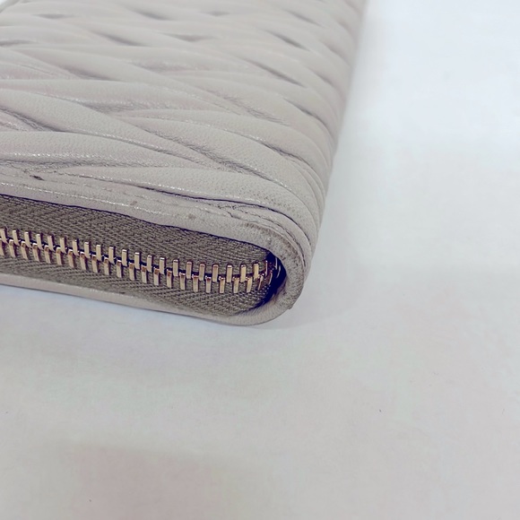 *HP x2* Miu miu matelasse pomice long zipper wallet (5M1183) - Picture 6 of 15